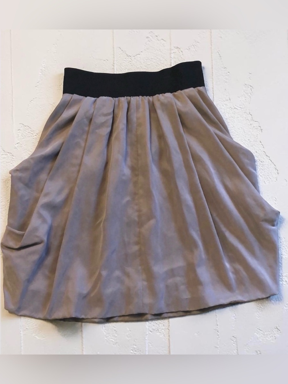H&M Taupe Gray Bubble Skirt with Black Waistband